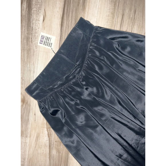 Vintage Pleated V Front Skirt - Picture 2 of 5